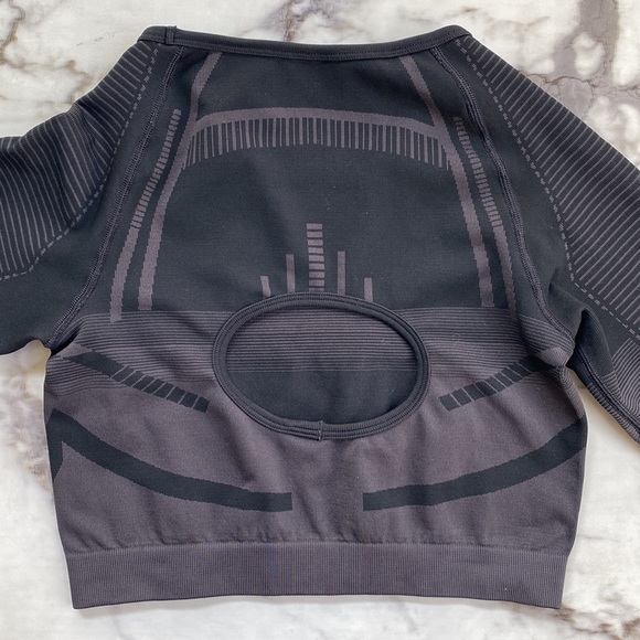 Gymshark Black Crop Top- medium - Picture 2 of 6